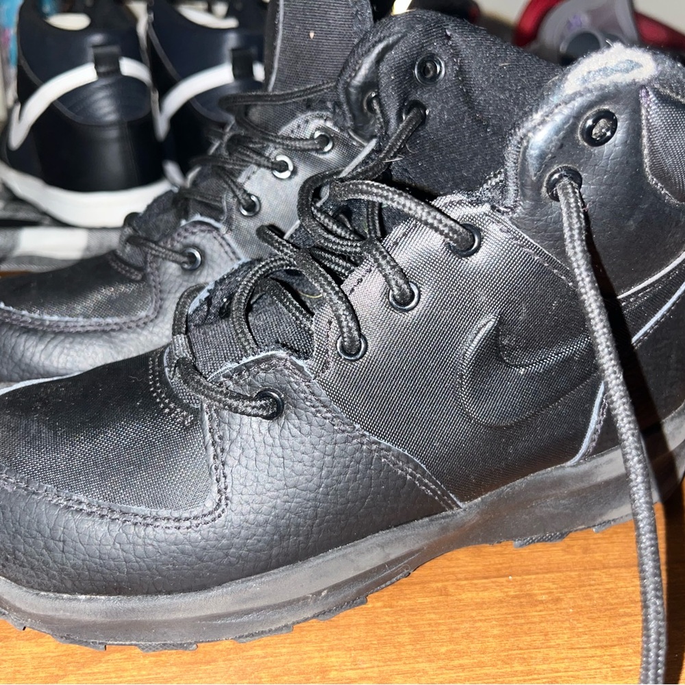 Nike manoa boots little boys